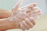 Мытье рук делает человека добрее